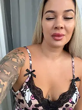 Snapshot of sexybatwomen33 chatting on 23, 7, 2026 sexybatwomen33 online show from 23, 7, 2026