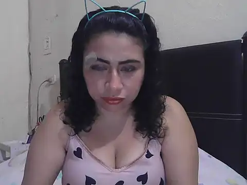 Snapshot of DalilahMx chatting on 5, 6, 2026 DalilahMx online show from 5, 6, 2026