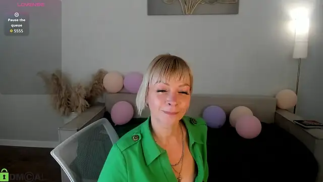Snapshot of Ann_Annise chatting on 4, 7, 2026 Ann Annise online show from 4, 7, 2026