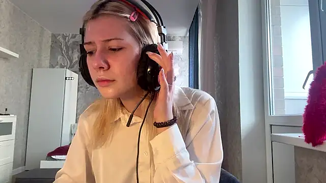 Snapshot of LadyFoxLove chatting on 11, 2, 2026 LadyFoxLove online show from 11, 2, 2026