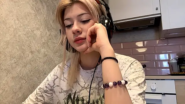 Snapshot of LadyFoxLove chatting on 22, 2, 2026 LadyFoxLove online show from 22, 2, 2026