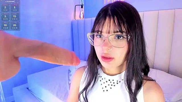 Snapshot of cherry_monroe chatting on 6, 2, 2026 cherry monroe online show from 6, 2, 2026