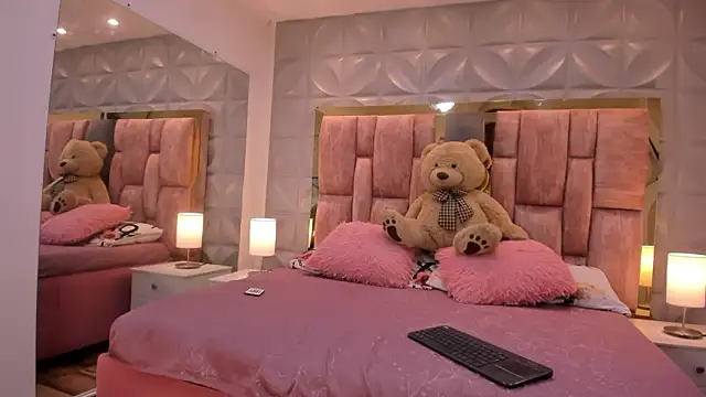 Paris Velvet online show from 2, 3, 2026