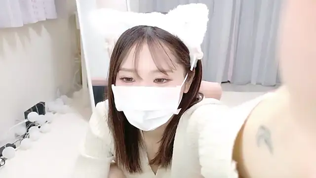 Snapshot of _MIYUnya chatting on 13, 2, 2026 MIYUnya online show from 13, 2, 2026