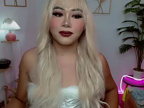 Serenity Mooree online show from 27, 3, 2026