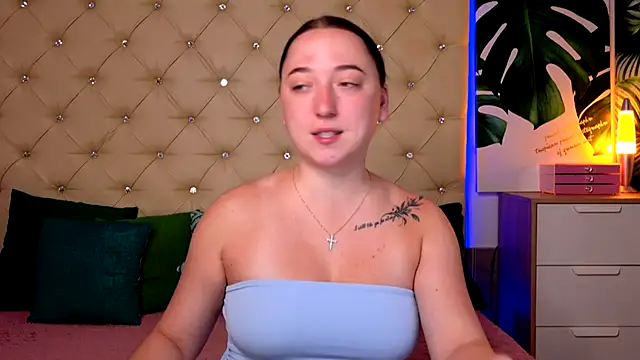 Snapshot of AwaMax chatting on 1, 6, 2026 AwaMax online show from 1, 6, 2026