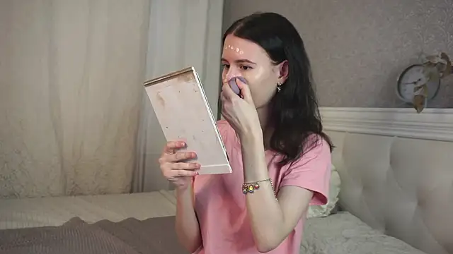 Glow hollow online show from 11, 2, 2026