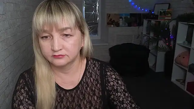 Lily Luxee online show from 2, 2, 2026