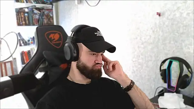 Snapshot of _Mostly_ chatting on 4, 3, 2026 Mostly online show from 4, 3, 2026