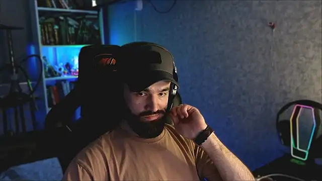 Snapshot of _Mostly_ chatting on 7, 3, 2026 Mostly online show from 7, 3, 2026