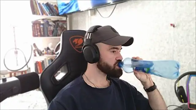 Snapshot of _Mostly_ chatting on 24, 3, 2026 Mostly online show from 24, 3, 2026