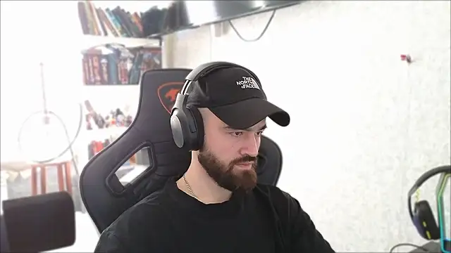 Snapshot of _Mostly_ chatting on 27, 3, 2026 Mostly online show from 27, 3, 2026