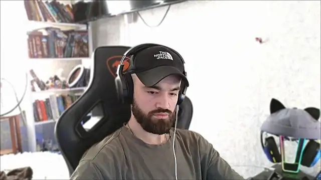 Snapshot of _Mostly_ chatting on 28, 3, 2026 Mostly online show from 28, 3, 2026