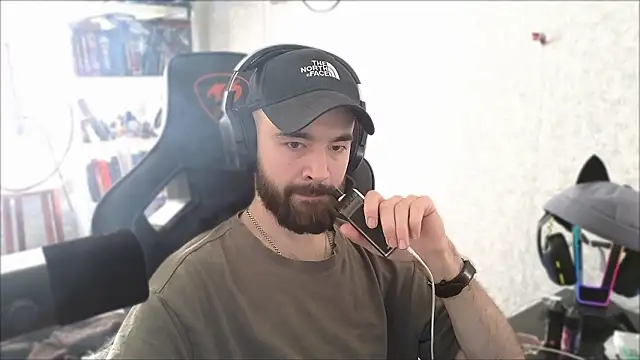 Snapshot of _Mostly_ chatting on 29, 3, 2026 Mostly online show from 29, 3, 2026