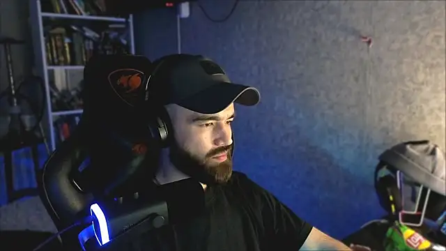 Snapshot of _Mostly_ chatting on 1, 4, 2026 Mostly online show from 1, 4, 2026