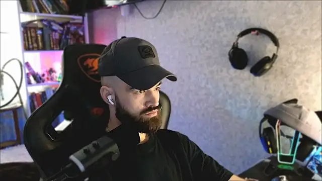 Snapshot of _Mostly_ chatting on 3, 4, 2026 Mostly online show from 3, 4, 2026