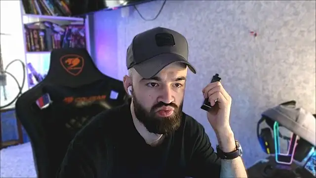 Snapshot of _Mostly_ chatting on 4, 4, 2026 Mostly online show from 4, 4, 2026