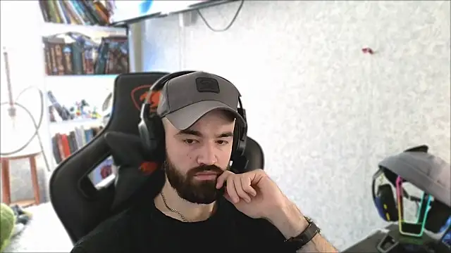 Snapshot of _Mostly_ chatting on 5, 4, 2026 Mostly online show from 5, 4, 2026