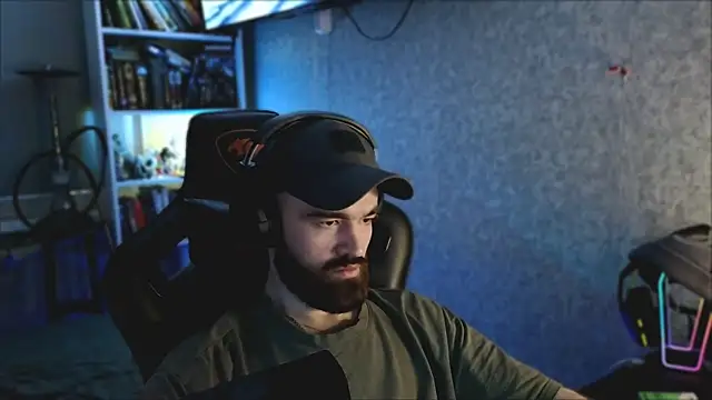 Snapshot of _Mostly_ chatting on 6, 4, 2026 Mostly online show from 6, 4, 2026