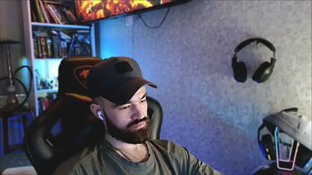 Snapshot of _Mostly_ chatting on 7, 4, 2026 Mostly online show from 7, 4, 2026