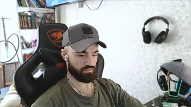 Snapshot of _Mostly_ chatting on 8, 4, 2026 Mostly online show from 8, 4, 2026