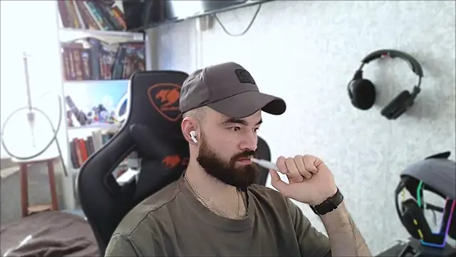 Snapshot of _Mostly_ chatting on 9, 4, 2026 Mostly online show from 9, 4, 2026