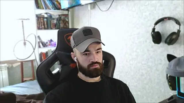 Snapshot of _Mostly_ chatting on 16, 4, 2026 Mostly online show from 16, 4, 2026