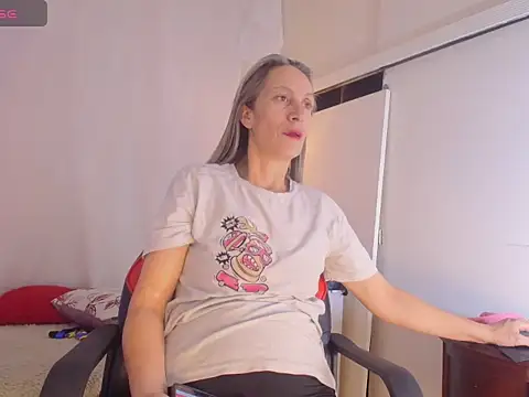 Snapshot of laurasofia45 chatting on 1, 6, 2026 laurasofia45 online show from 1, 6, 2026