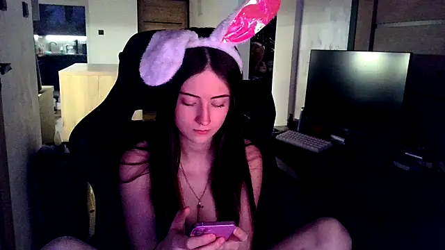 karlaluuvv online show from 3, 4, 2026