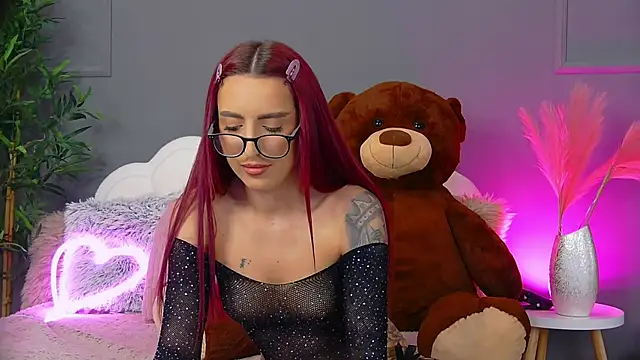 CrystalRedd online show from 9, 4, 2026