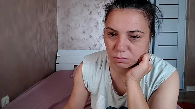 Snapshot of LorraGrey chatting on 5, 7, 2026 LorraGrey online show from 5, 7, 2026