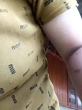 hot-luna- online show from 11, 4, 2026