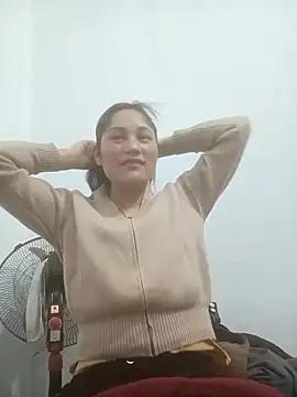 Snapshot of Momo-biki chatting on 5, 2, 2026 Momo-biki online show from 5, 2, 2026