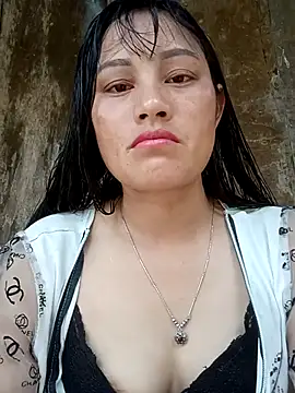 Snapshot of Momo-biki chatting on 7, 7, 2026 Momo-biki online show from 7, 7, 2026