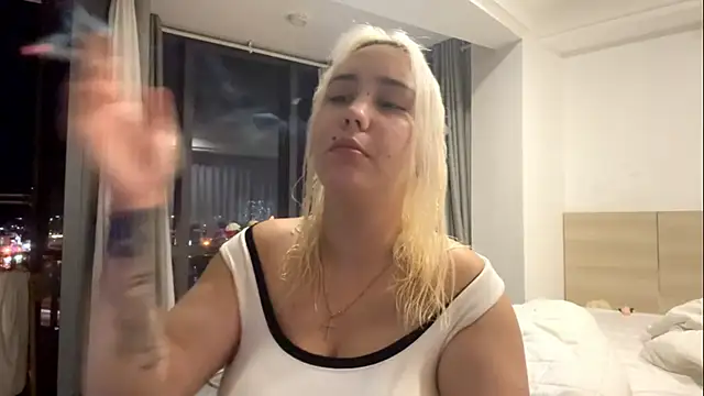 Snapshot of LuxureMia chatting on 16, 2, 2026 LuxureMia online show from 16, 2, 2026