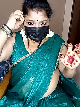 Snapshot of silk_rose05 chatting on 18, 5, 2026 silk rose05 online show from 18, 5, 2026