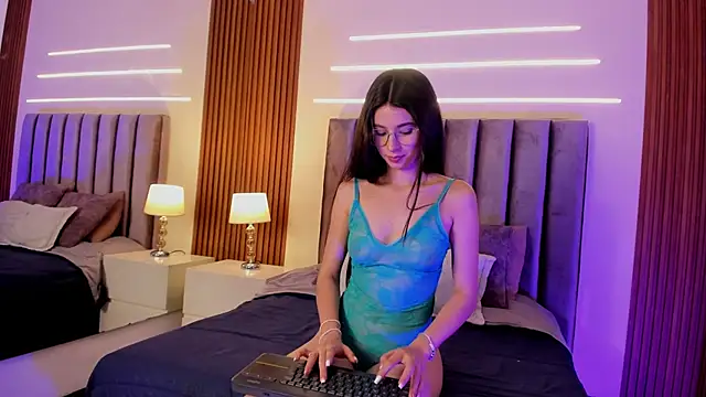 LilyHartt online show from 15, 4, 2026