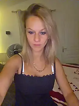 Snapshot of Couple-Kiwii-Orchidee-Boy chatting on 4, 8, 2026 Couple-Kiwii-Orchidee-Boy online show from 4, 8, 2026