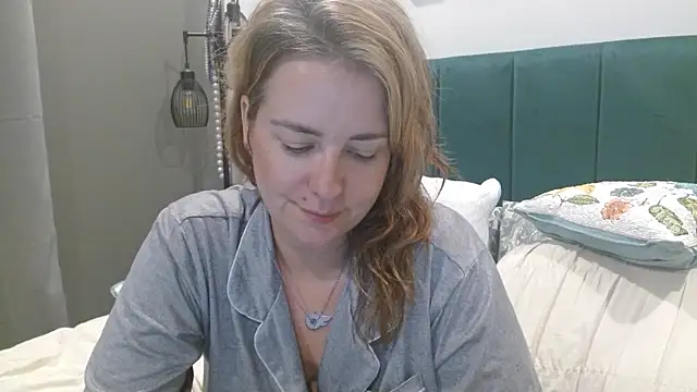 HazelSkyesChat online show from 9, 7, 2026