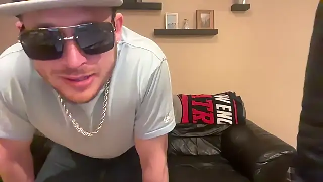 mr mrs glitter online show from 27, 4, 2026