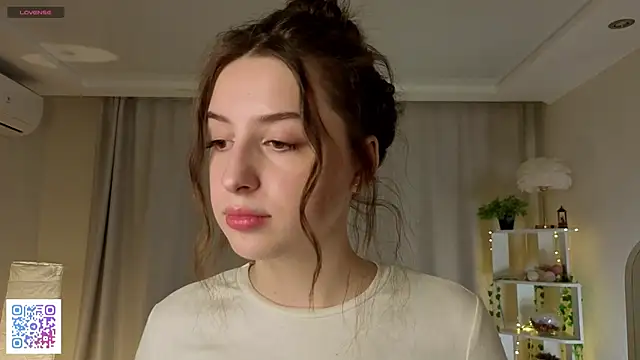 Snapshot of LeanneDinkle chatting on 21, 2, 2026 LeanneDinkle online show from 21, 2, 2026