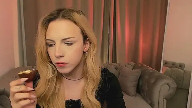 Snapshot of Tiffany__King chatting on 9, 4, 2026 Tiffany King online show from 9, 4, 2026