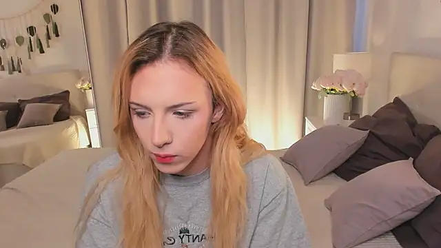 Snapshot of Tiffany__King chatting on 14, 4, 2026 Tiffany King online show from 14, 4, 2026