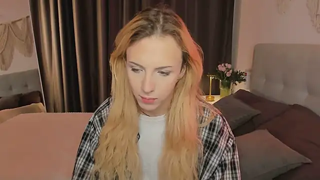 Snapshot of Tiffany__King chatting on 15, 4, 2026 Tiffany King online show from 15, 4, 2026