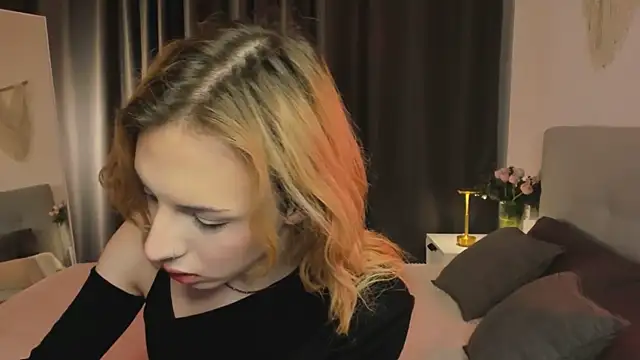 Snapshot of Tiffany__King chatting on 16, 4, 2026 Tiffany King online show from 16, 4, 2026