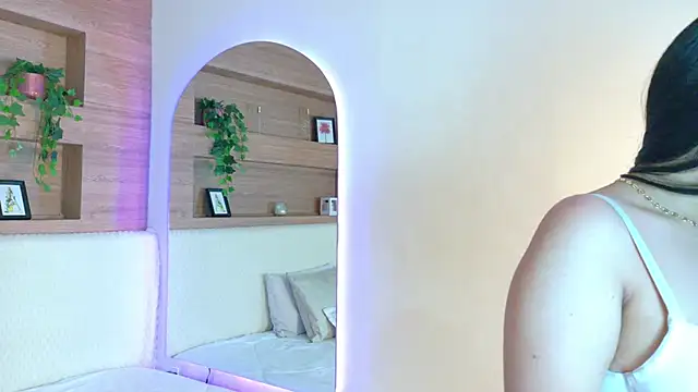 VioletBloomm online show from 4, 3, 2026