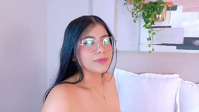 Snapshot of VioletBloomm chatting on 26, 5, 2026 VioletBloomm online show from 26, 5, 2026