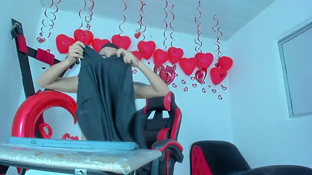 Snapshot of Steven_and_Camilo18 chatting on 14, 2, 2026 Steven and Camilo18 online show from 14, 2, 2026