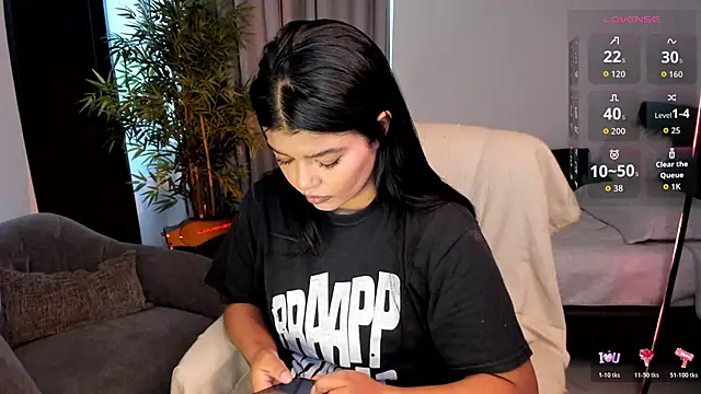 Snapshot of moonhelen chatting on 10, 6, 2026 moonhelen online show from 10, 6, 2026