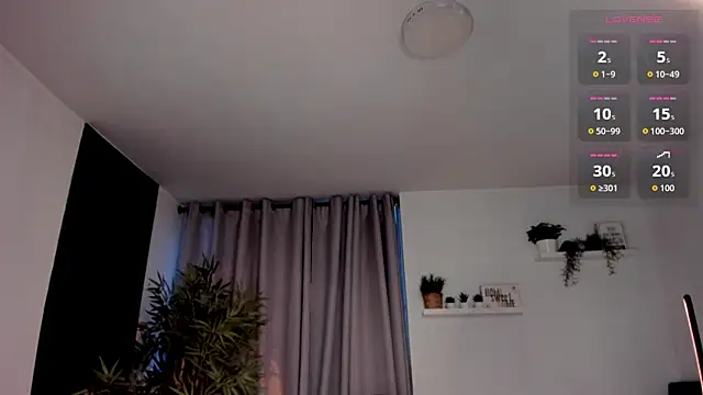 Snapshot of moonhelen chatting on 15, 7, 2026 moonhelen online show from 15, 7, 2026